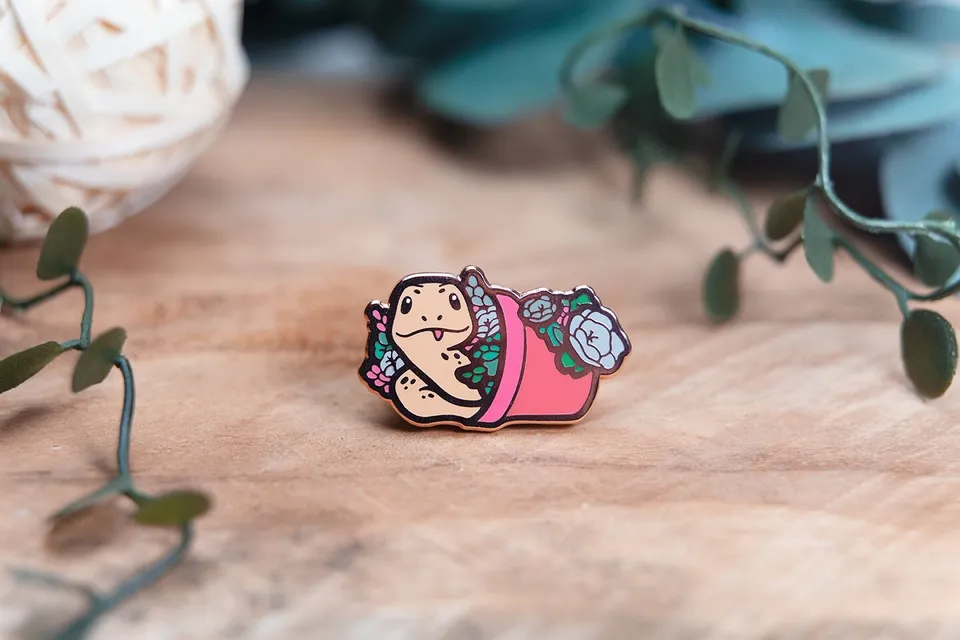 miamouz-snake-serenade-enamel-pin-pflanze-schlange image 1