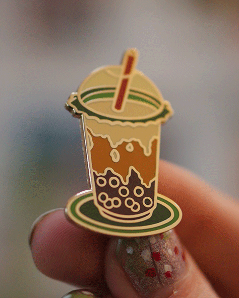 kabujiro-brown-sugar-boba-bliss-emaille-pin-40mm-gold image 1