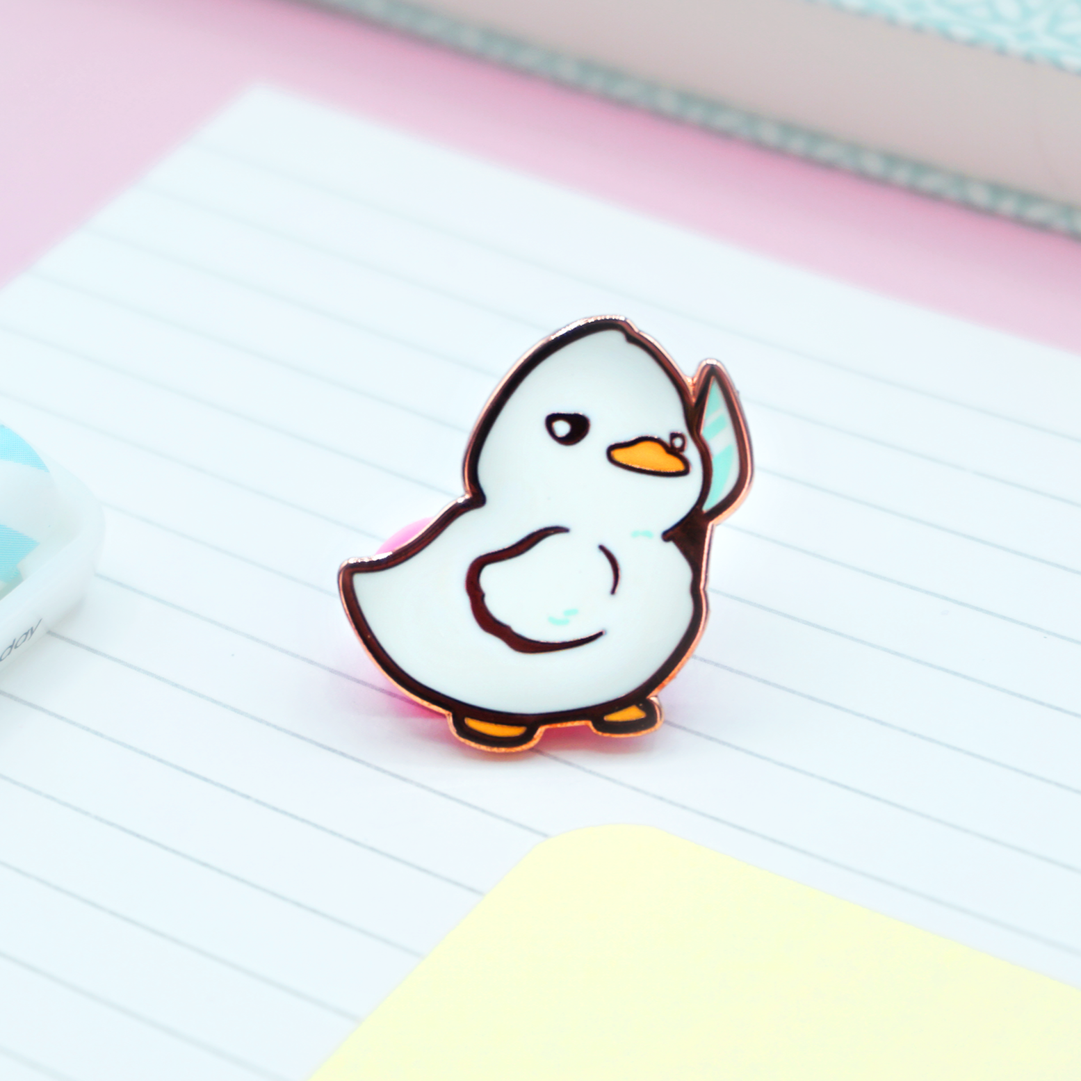 miamouz-knife-duck-emaille-pin-ente-24mm-rosegold image 1