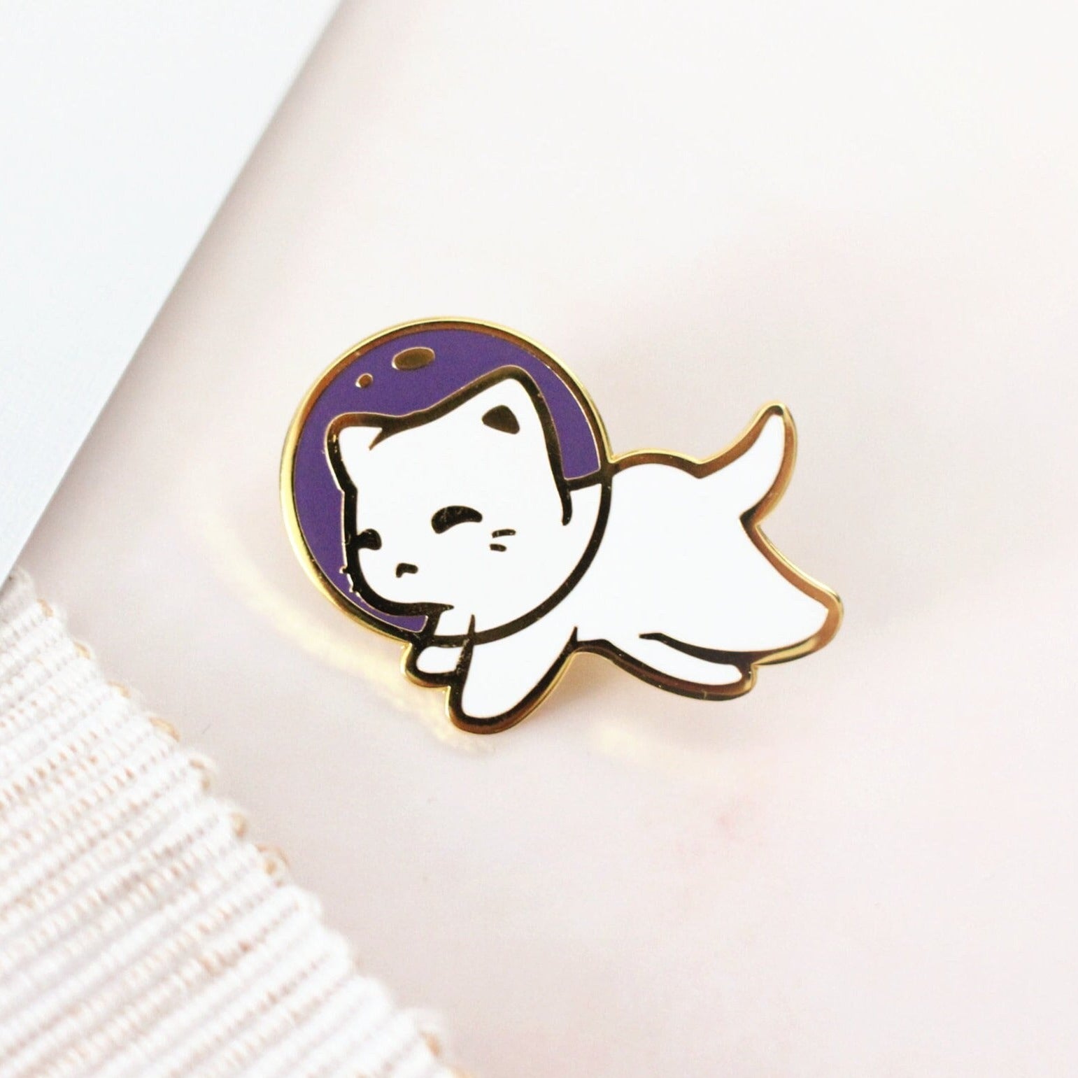 miamouz-cat-in-space-emaille-pin-katze-normal-qualit-t image 1