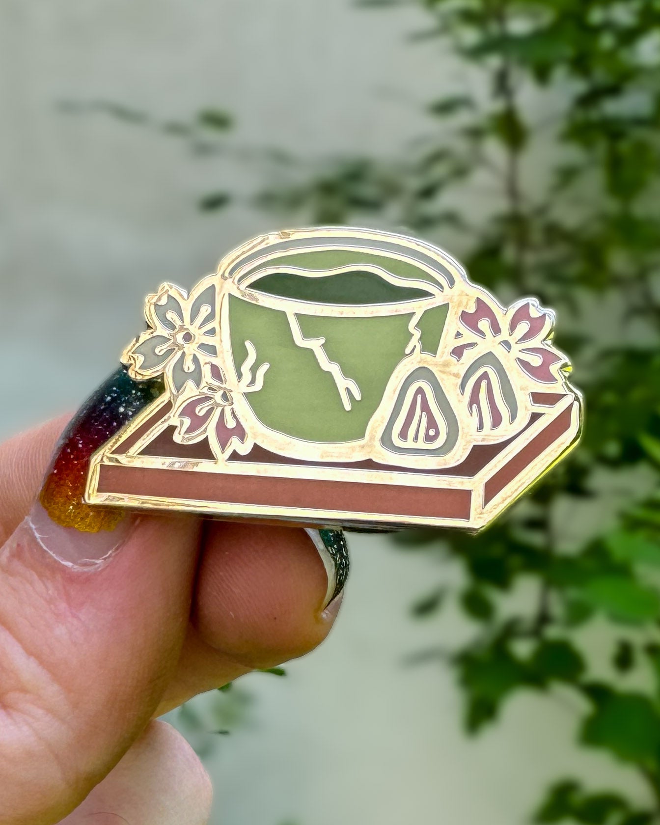 kabujiro-hot-matcha-dessert-enamel-pin-35-mm-gold image 1
