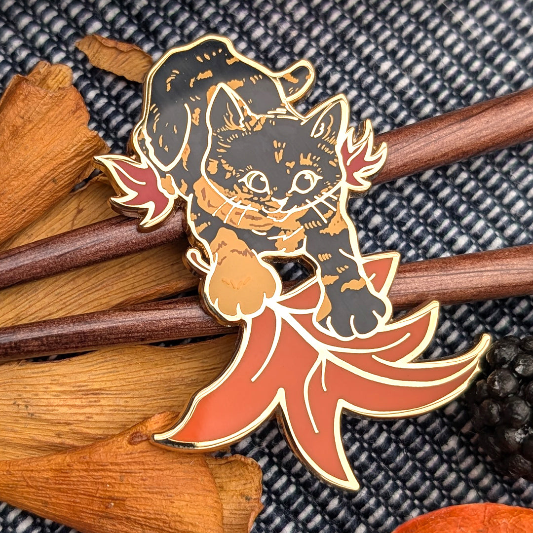 katzenjammerpins-kimchi-tortie-katze-emaille-pin-4-8cm-gold image 4