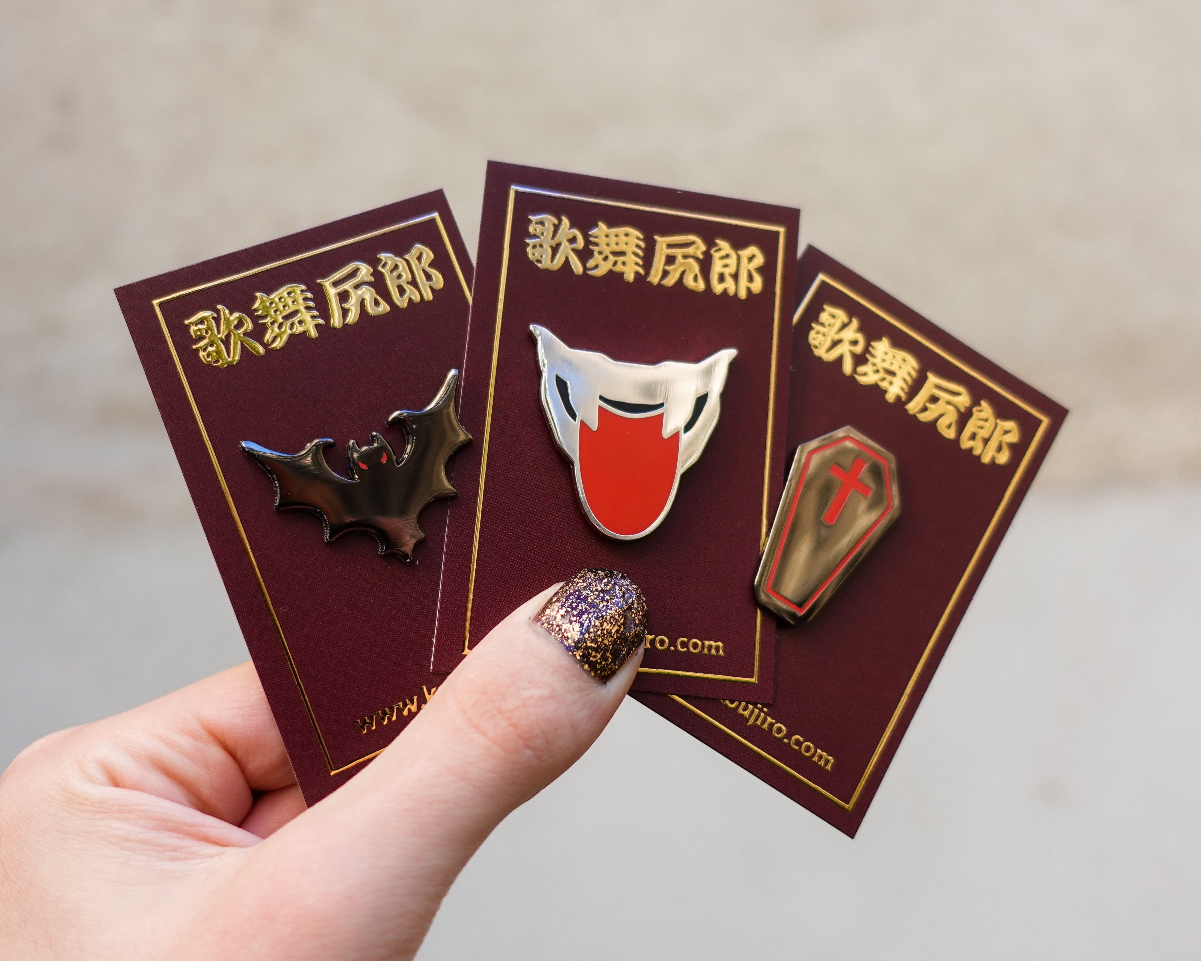 kabujiro-enamel-pins-vampire-essentials-pin-set-3teilig image 2