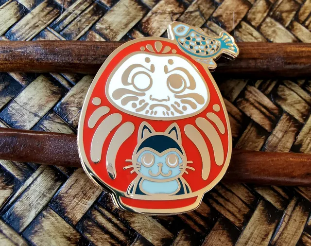 katzenjammerpins-daruma-katzenfreund-bp241-11-pin-rot-gold image 1