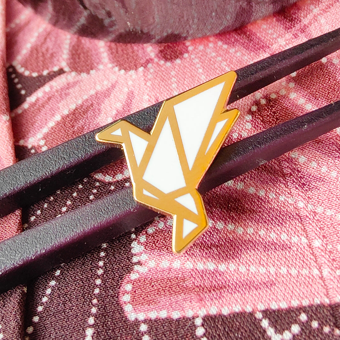 katzenjammerpins-origami-crane-emaille-pin-wei-standard image 3
