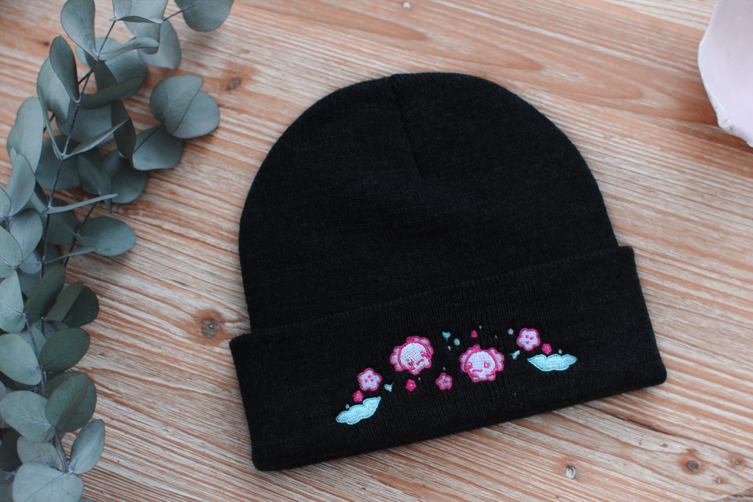 miamouz-axolotl-beanie-m-tze-schwarz-bestickt-einheitsgr-e image 2