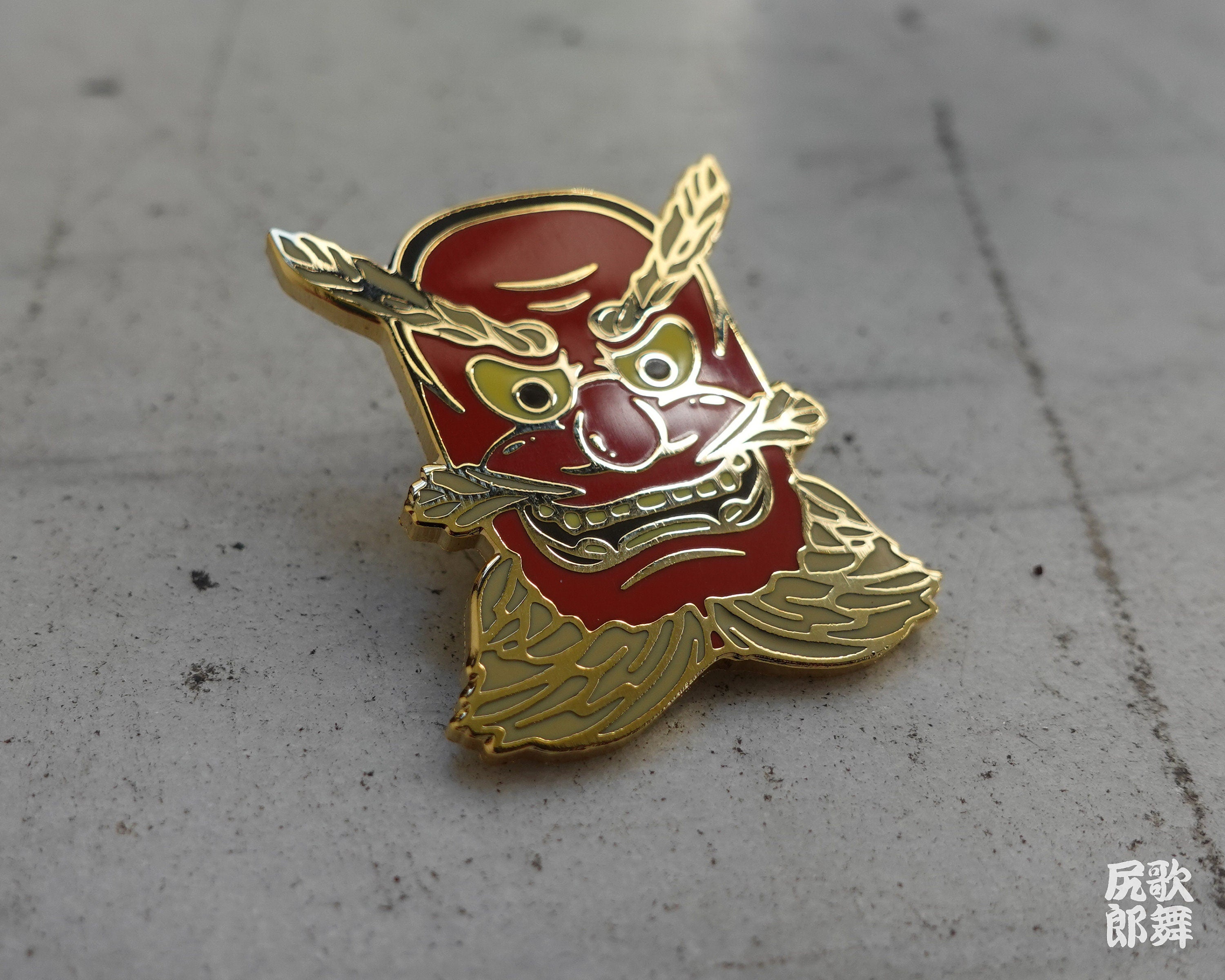 kabujiro-enamel-pins-tengu-maske-emaille-pin-35mm-gold image 4