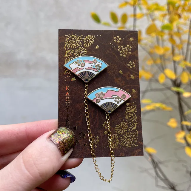kabujiro-fans-trans-pride-fans-kragen-pin-set-gold-16cm-kette image 1