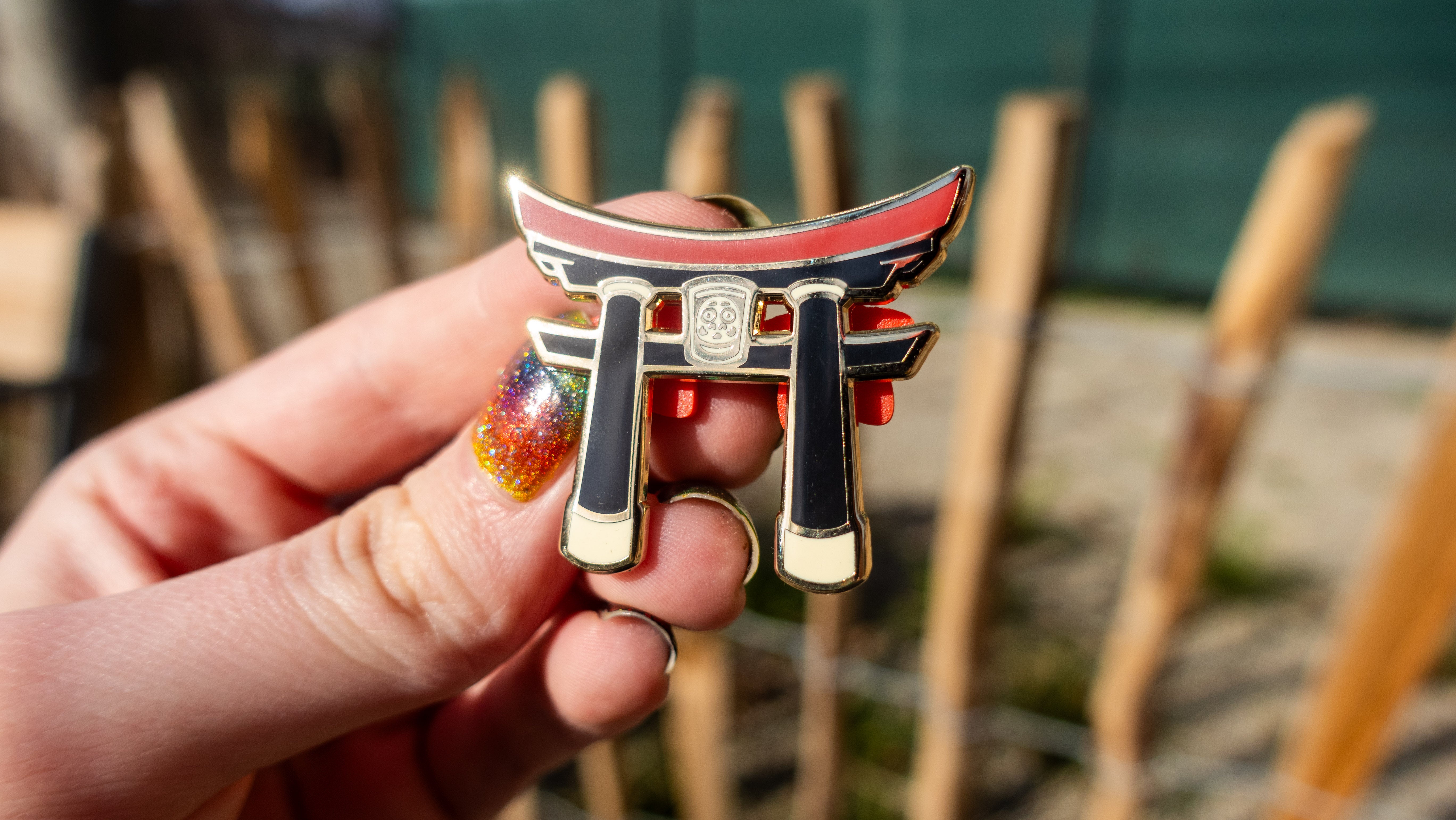 kabujiro-japanese-shrine-black-tori-gate-enamel-pin-30x35mm image 1
