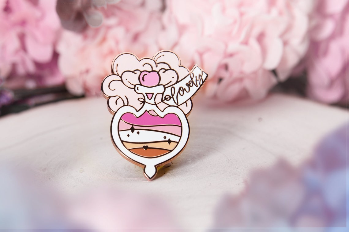 miamouz-pride-potion-emaille-pin-lesbian-flag-30x38mm image 2
