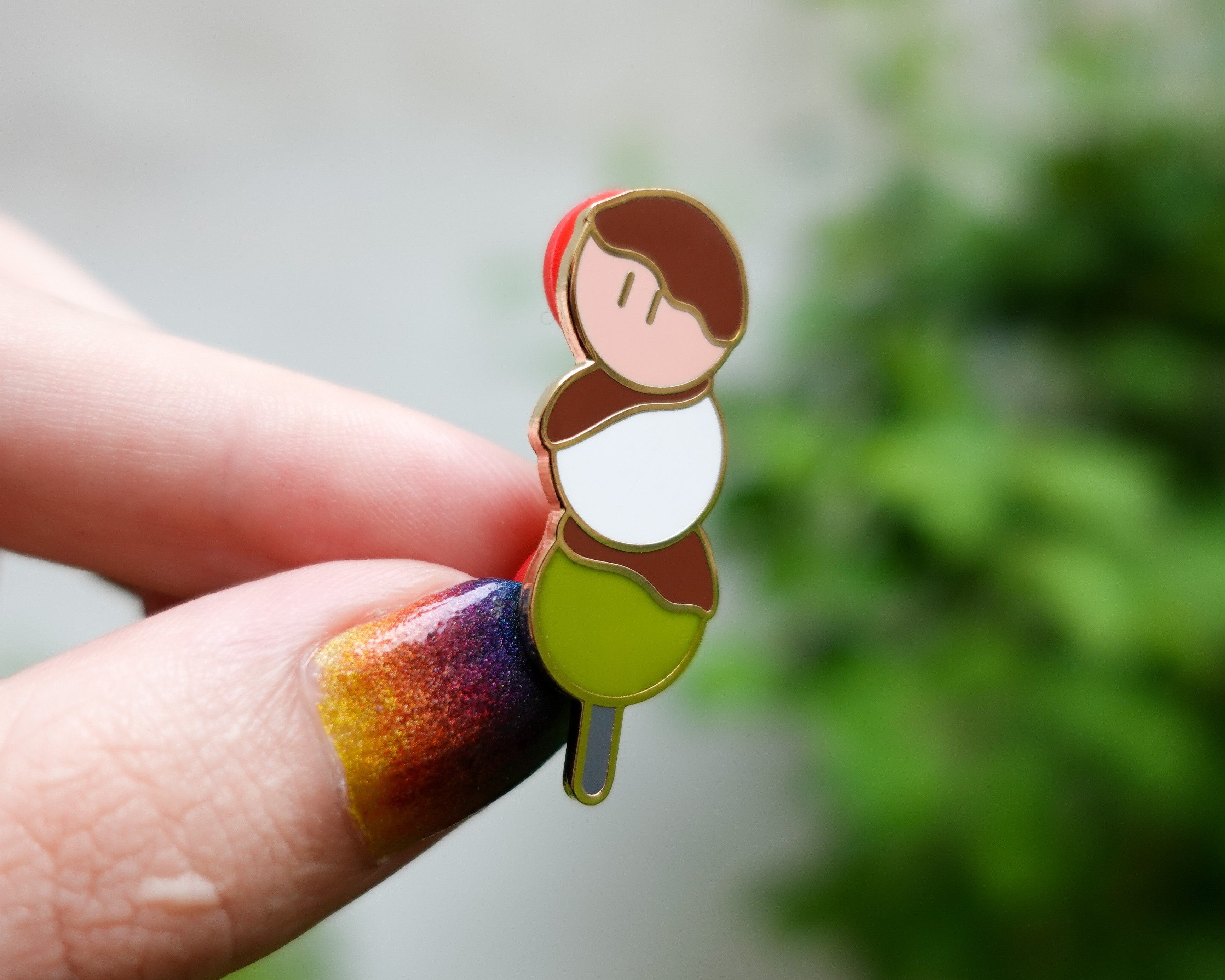 kabujiro-dango-enamel-pin-japanisch-40mm-vergoldet image 1