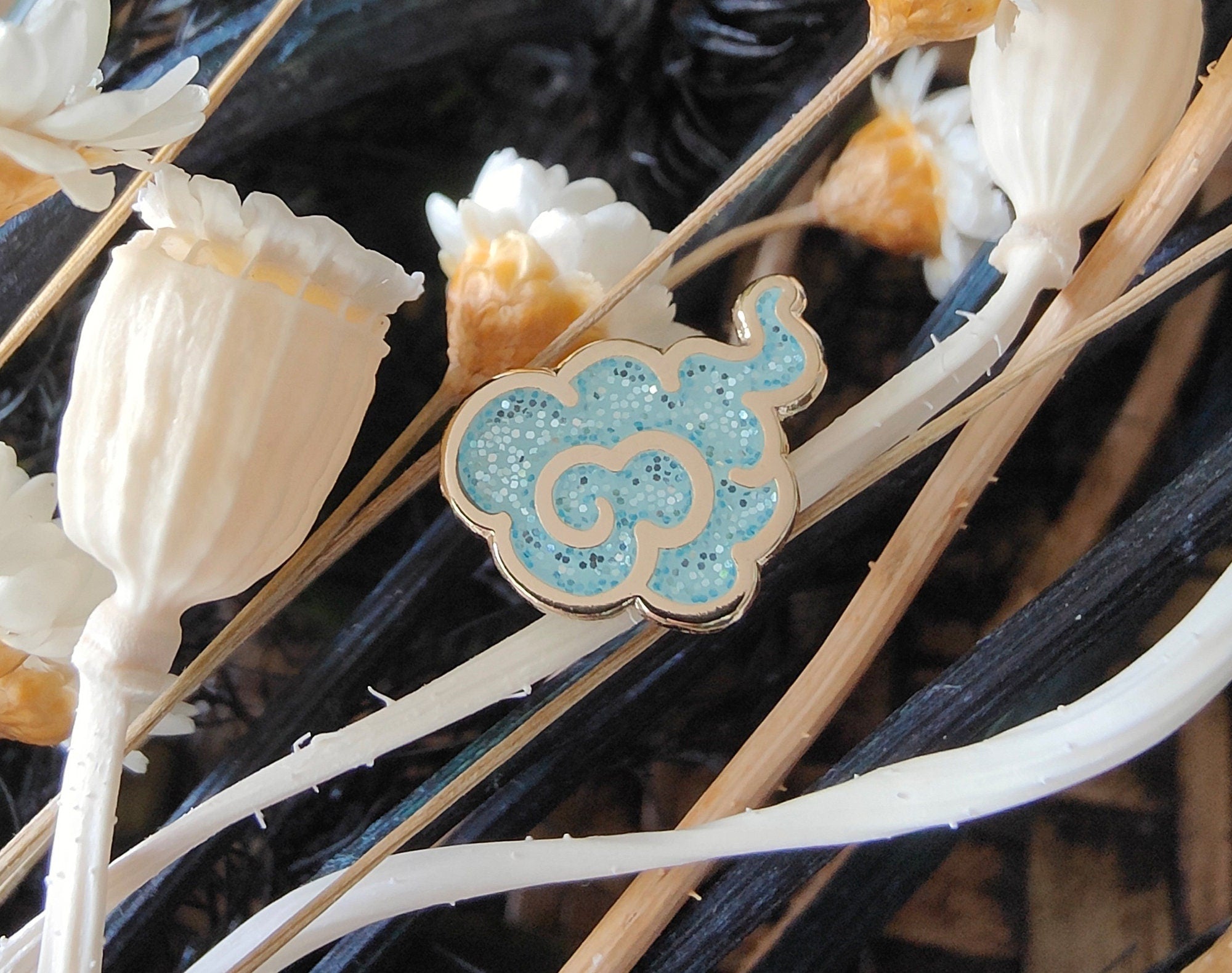 katzenjammerpins-glitter-cloud-minipin-white-lights-wei-gold image 5
