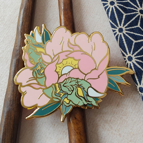 katzenjammerpins-hannya-peony-emaille-pin-pink-gold image 2