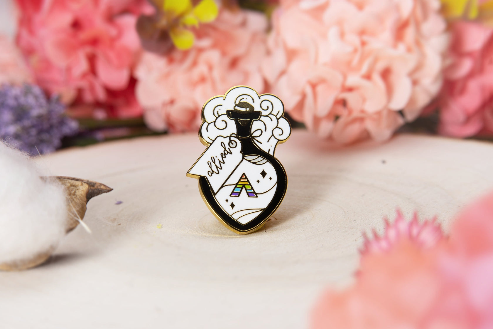 miamouz-pride-potion-allied-flag-pin-emaille-pin-gold image 4