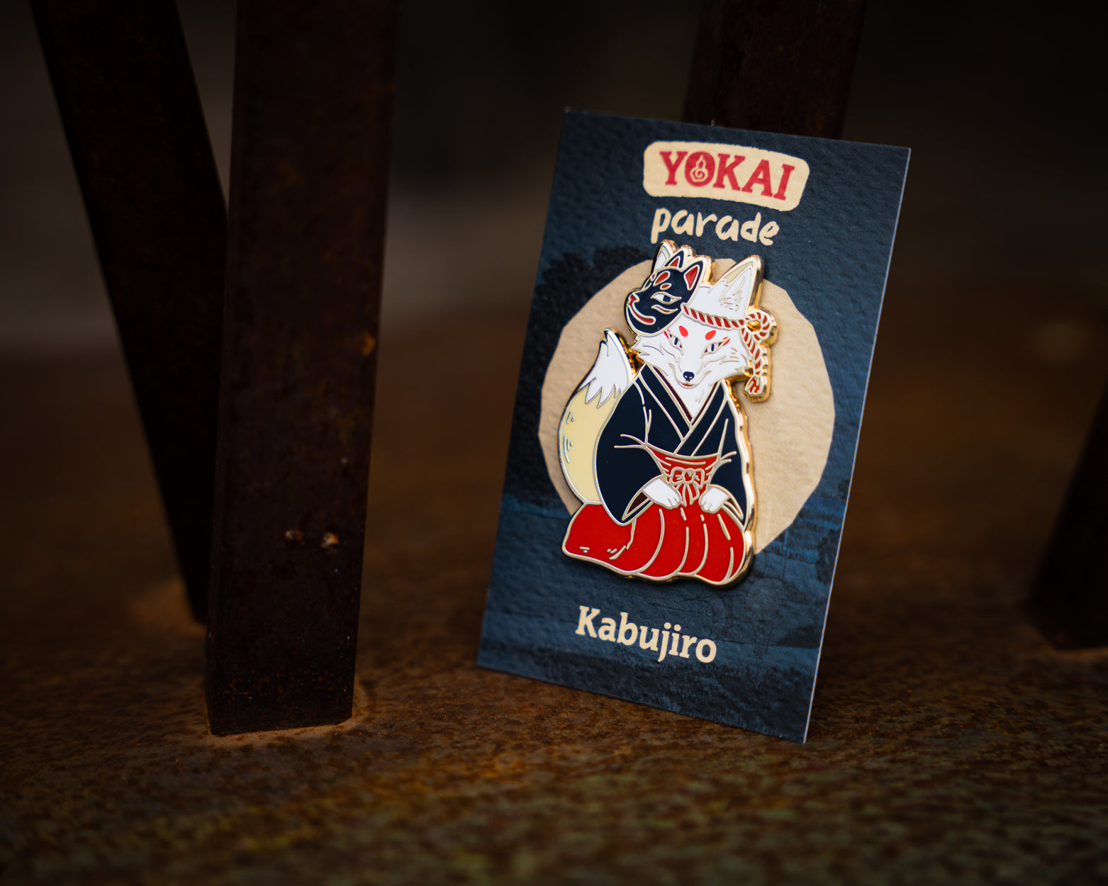 kabujiro-yokai-parade-kitsune-enamel-pin-34x50-mm-gold image 2