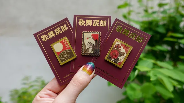 kabujiro-hanafuda-stamp-emaille-pins-3er-set-klein-gold image 1