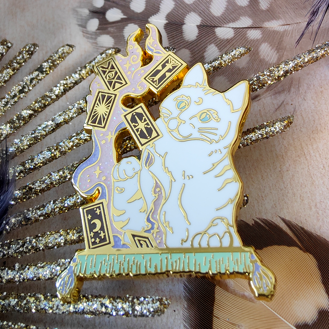 katzenjammerpins-fortune-cat-emaille-pin-schwarz-gold image 3