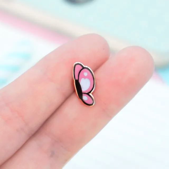 miamouz-butterfly-mini-emaille-pin-rosa-board-filler-winzig image 1