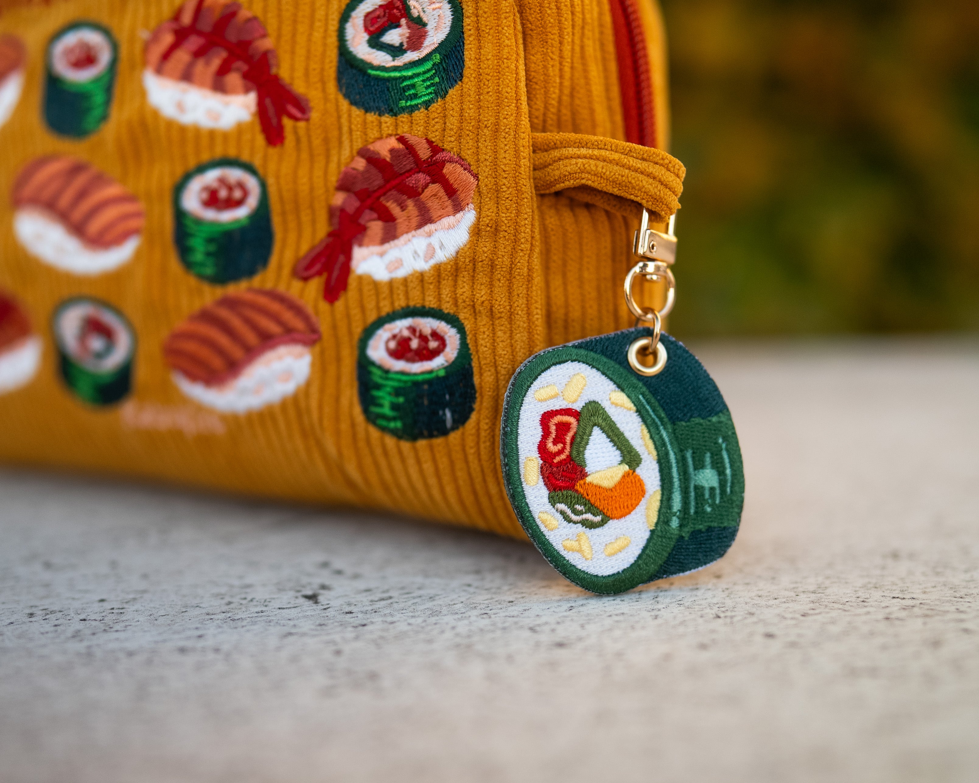 kabujiro-sushi-maki-travel-pouch-kosmetiktasche-cord-bestickt image 4