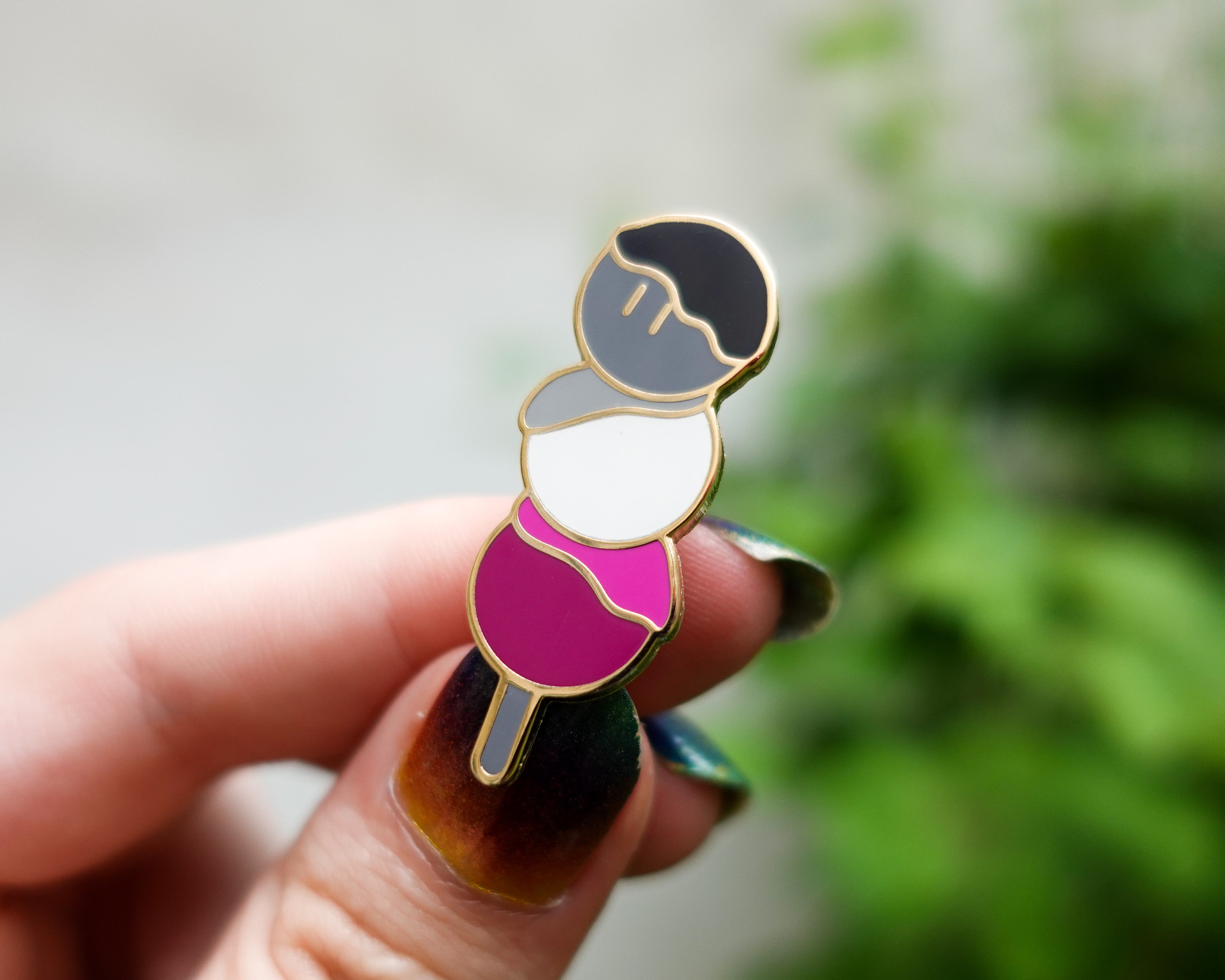 kabujiro-enamel-pins-pride-dango-asexual-emaille-pin-gold image 2