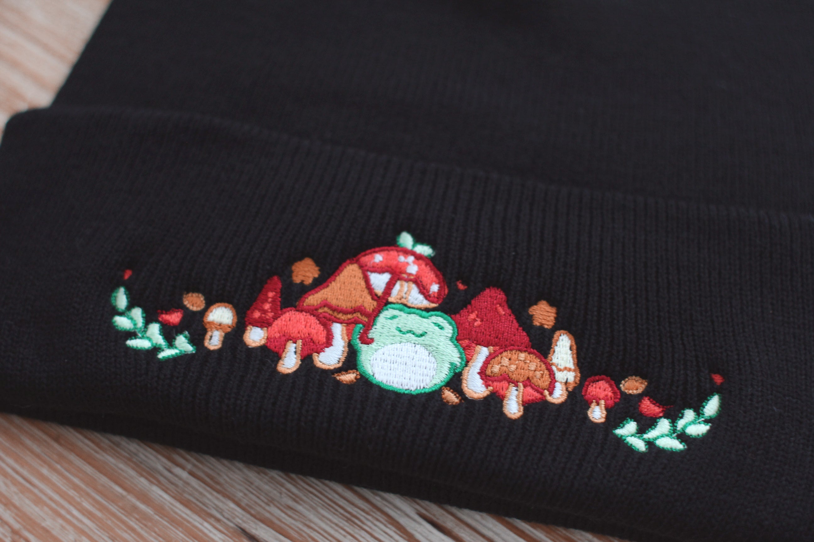 miamouz-autumn-vibes-frog-beanie-m-tze-schwarz-bestickt image 3