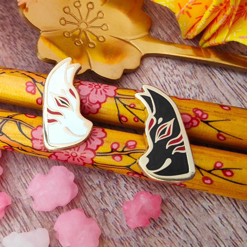 katzenjammerpins-kitsune-mask-pin-wei-hard-enamel image 1