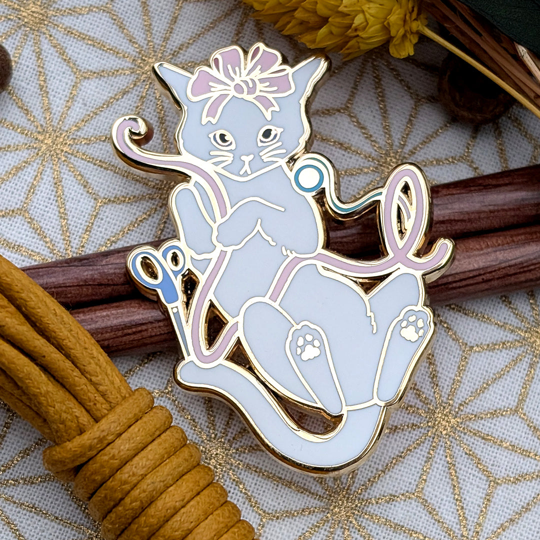 katzenjammerpins-gift-cat-pin-schwarz-hard-enamel image 3