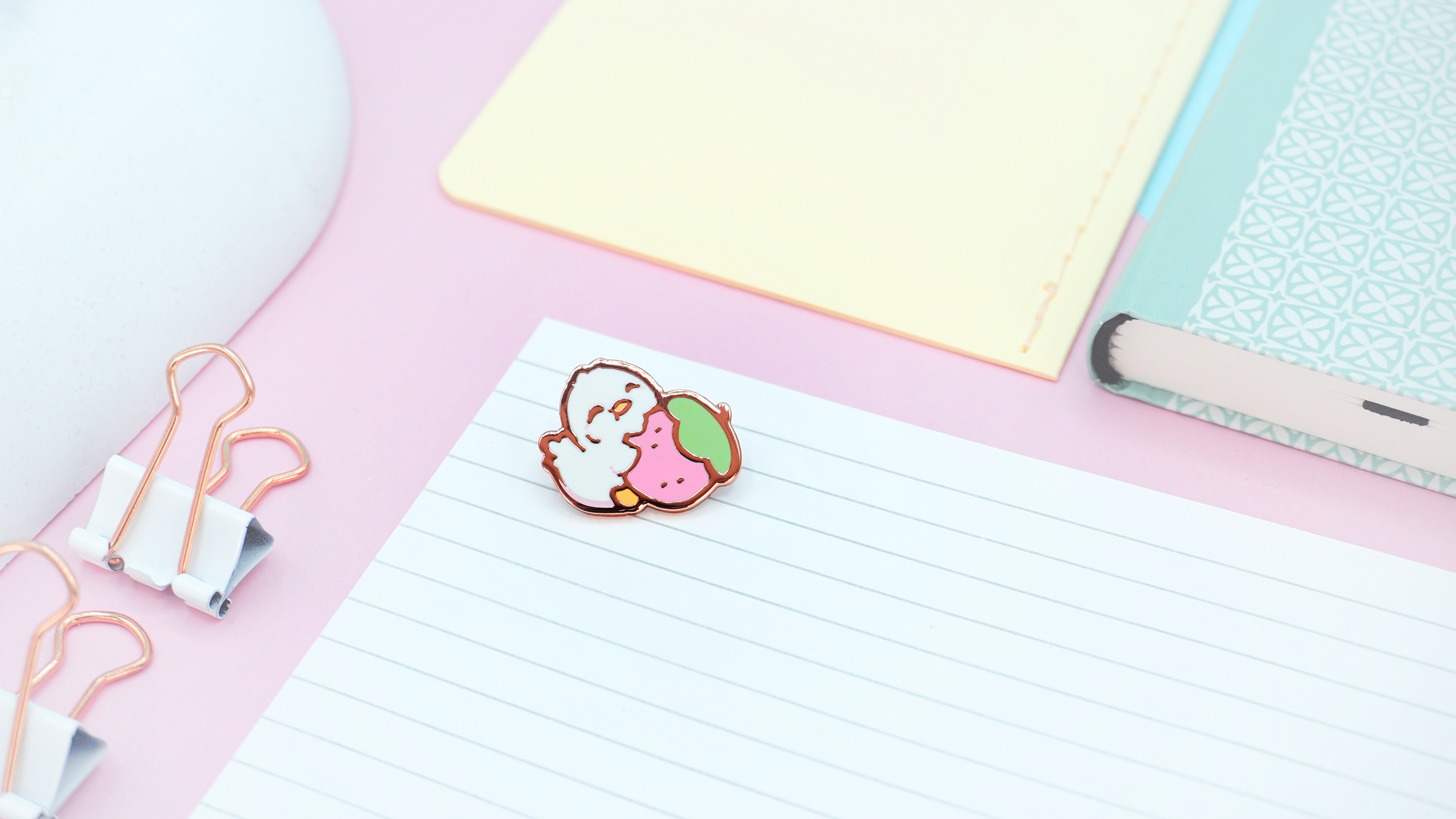 miamouz-enamel-pins-munching-duck-pin-hartemaille-ente image 2