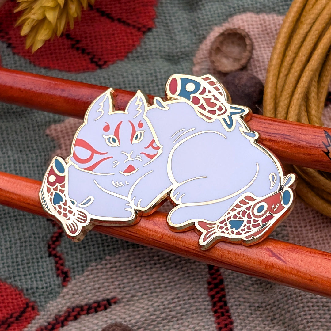 katzenjammerpins-kabuki-cat-emaille-pin-rot-a-grade image 2