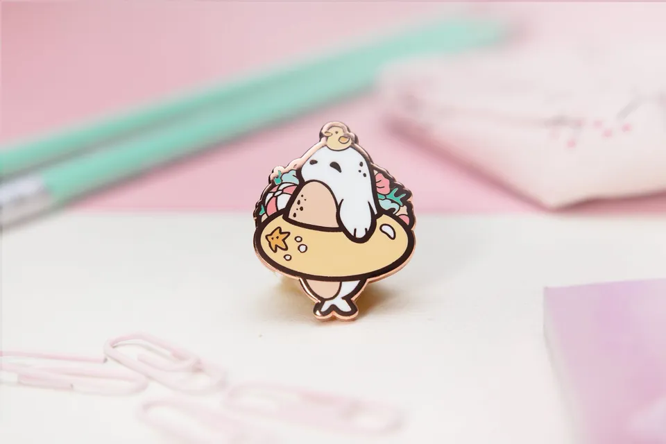 miamouz-sweet-summer-seal-emaille-pin-robbe-normal-kupfer image 1