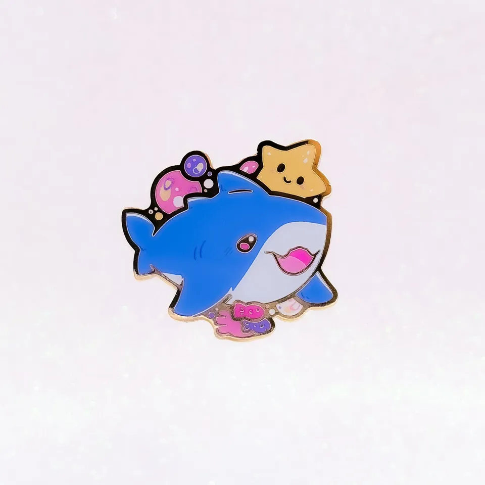 miamouz-shark-adventures-pin-hai-35x39-mm image 1