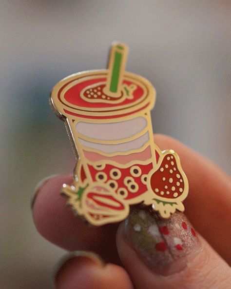 kabujiro-boba-bliss-strawberry-emaille-pin-40mm-gold image 1