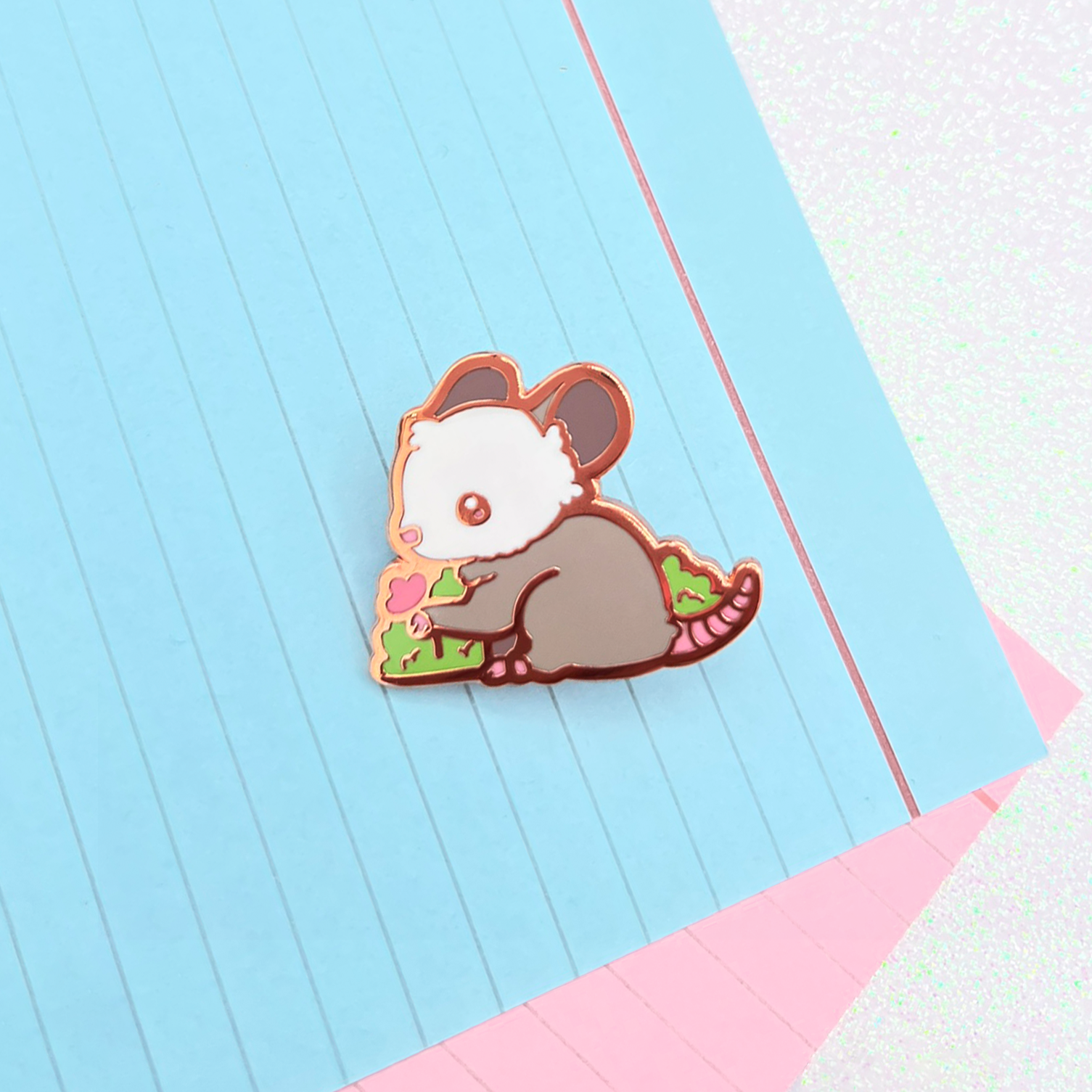 miamouz-opossum-flower-emaille-pin-30x26mm-kupfer image 1