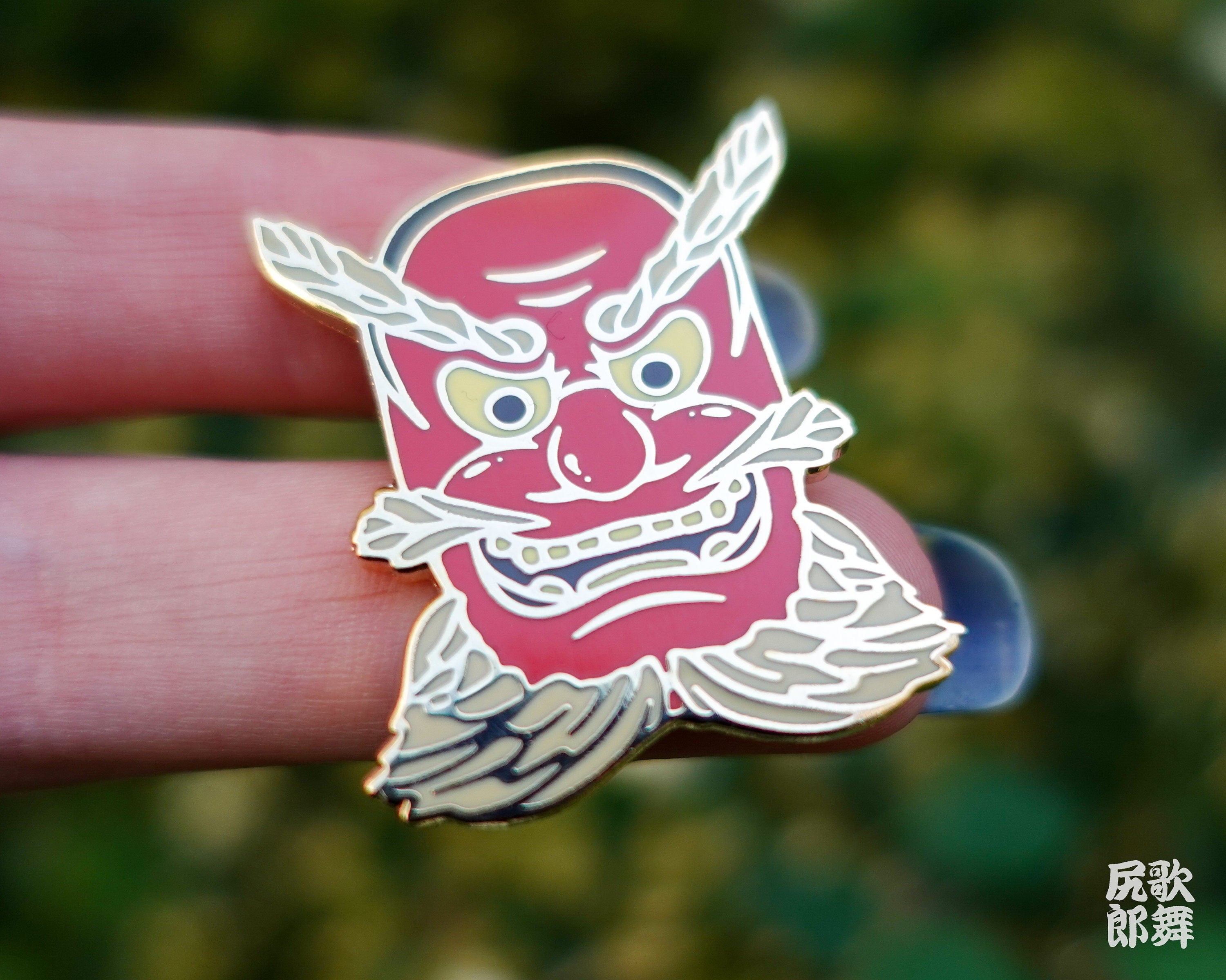 kabujiro-enamel-pins-tengu-maske-emaille-pin-35mm-gold image 3
