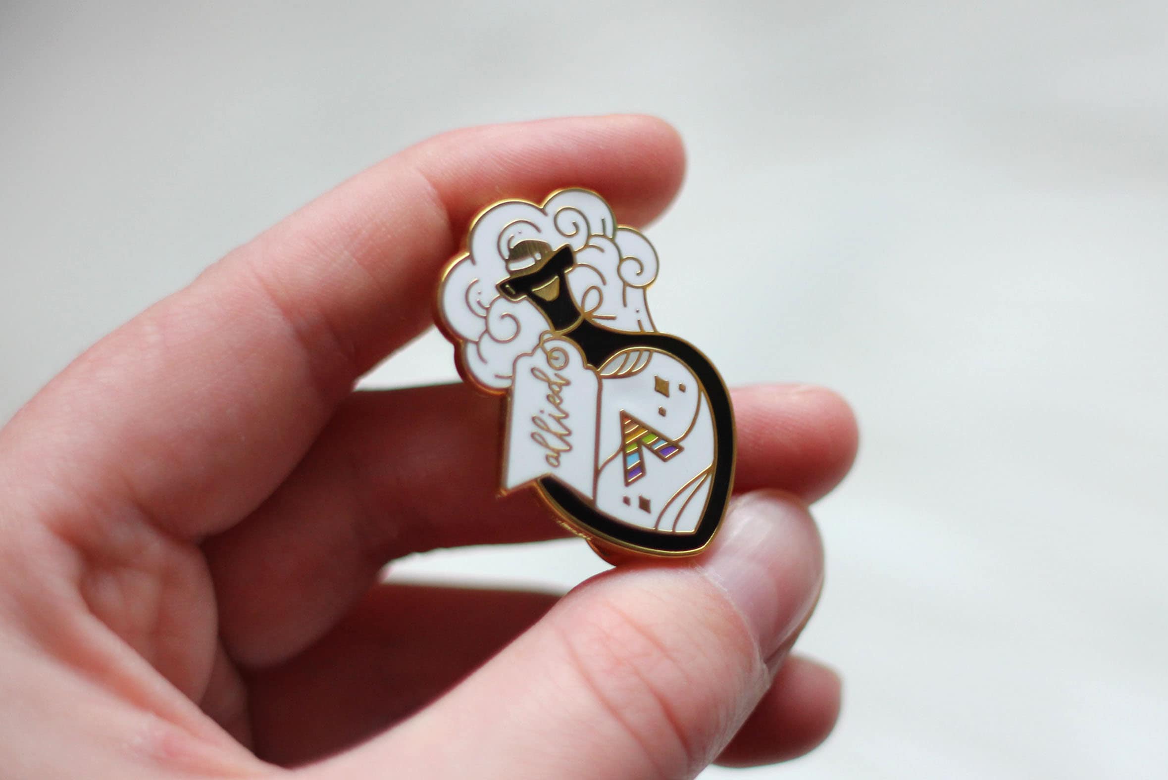 miamouz-pride-potion-allied-flag-pin-emaille-pin-gold image 3