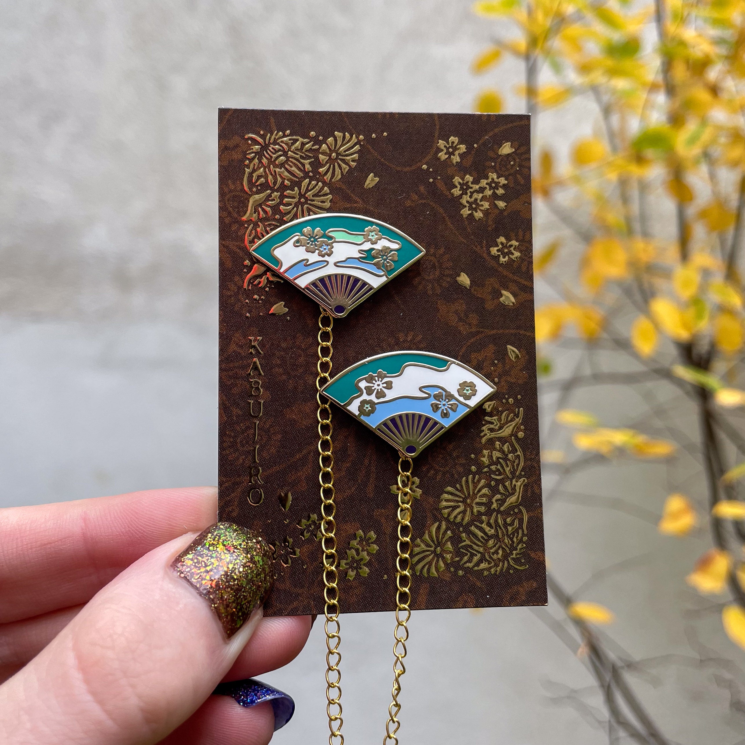 kabujiro-fans-kragen-pin-set-gay-pride-mit-kette image 2