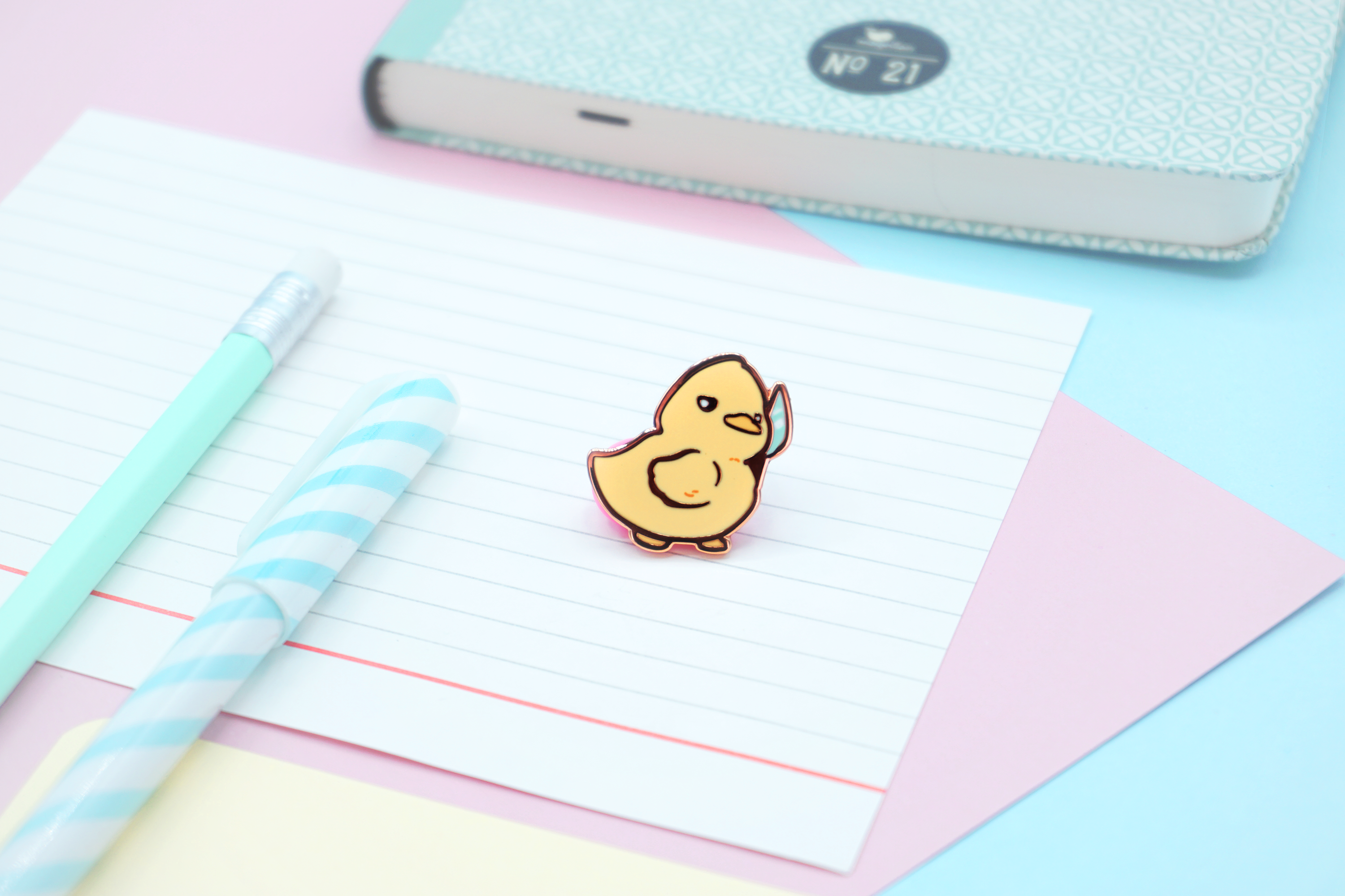 miamouz-knife-duck-enamel-pin-ente-hard-emaille-24mm image 2