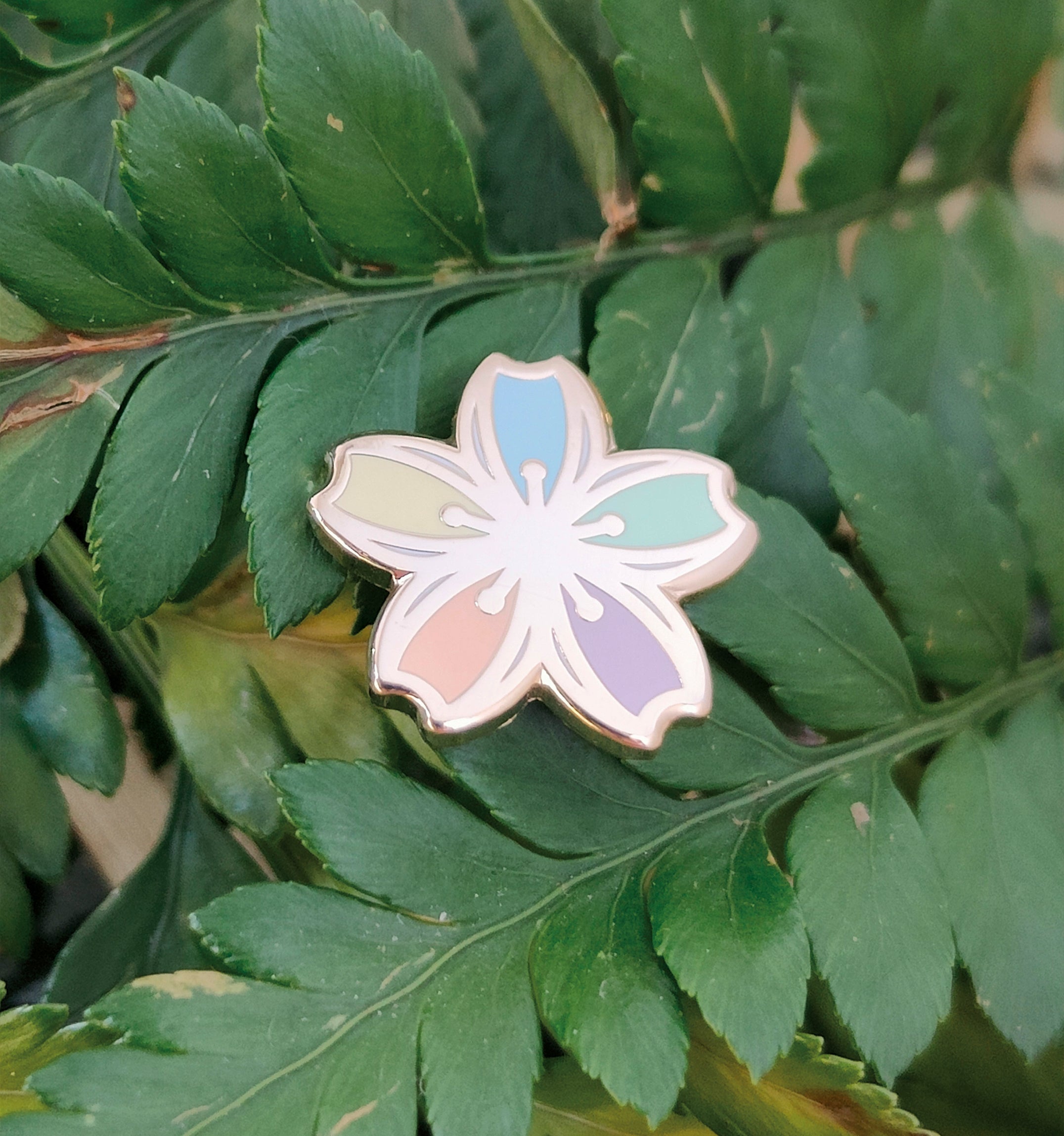 katzenjammerpins-sakura-mini-pin-rosa-kirschbl-te-gold image 4