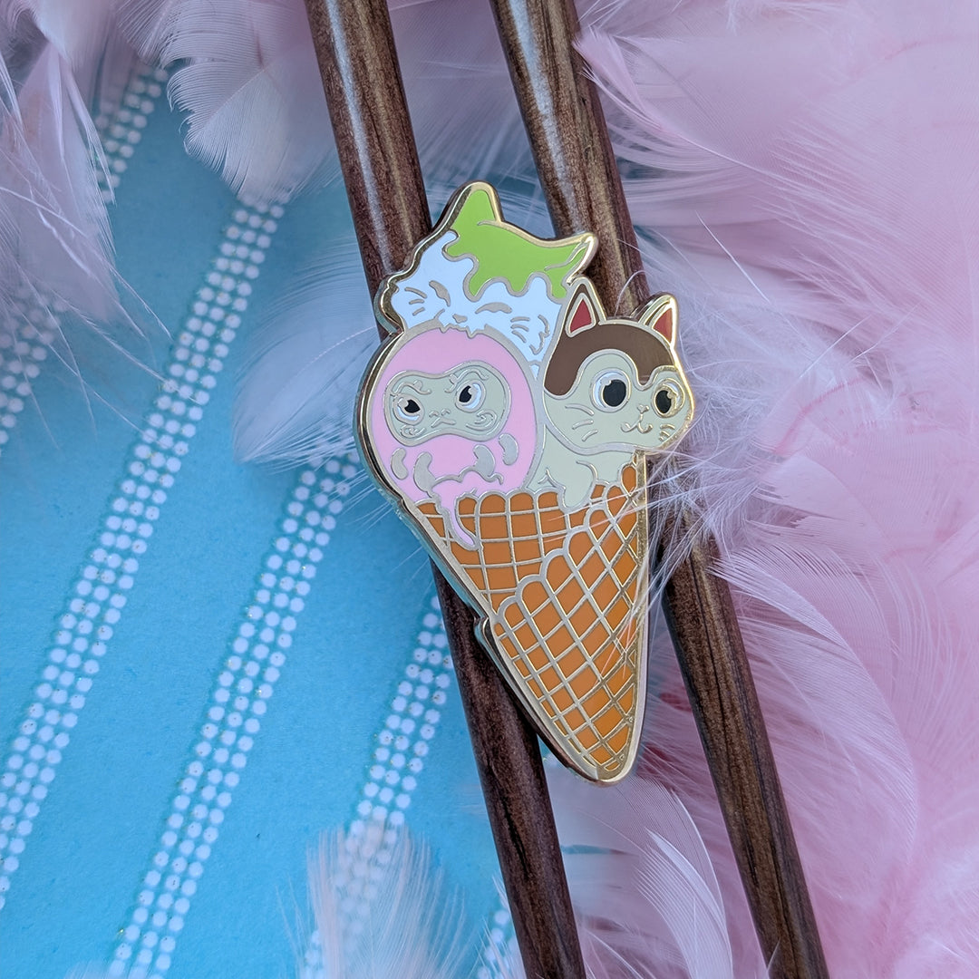katzenjammerpins-ice-cream-trio-bp241-74-emaille-pin-gold-bunt image 3