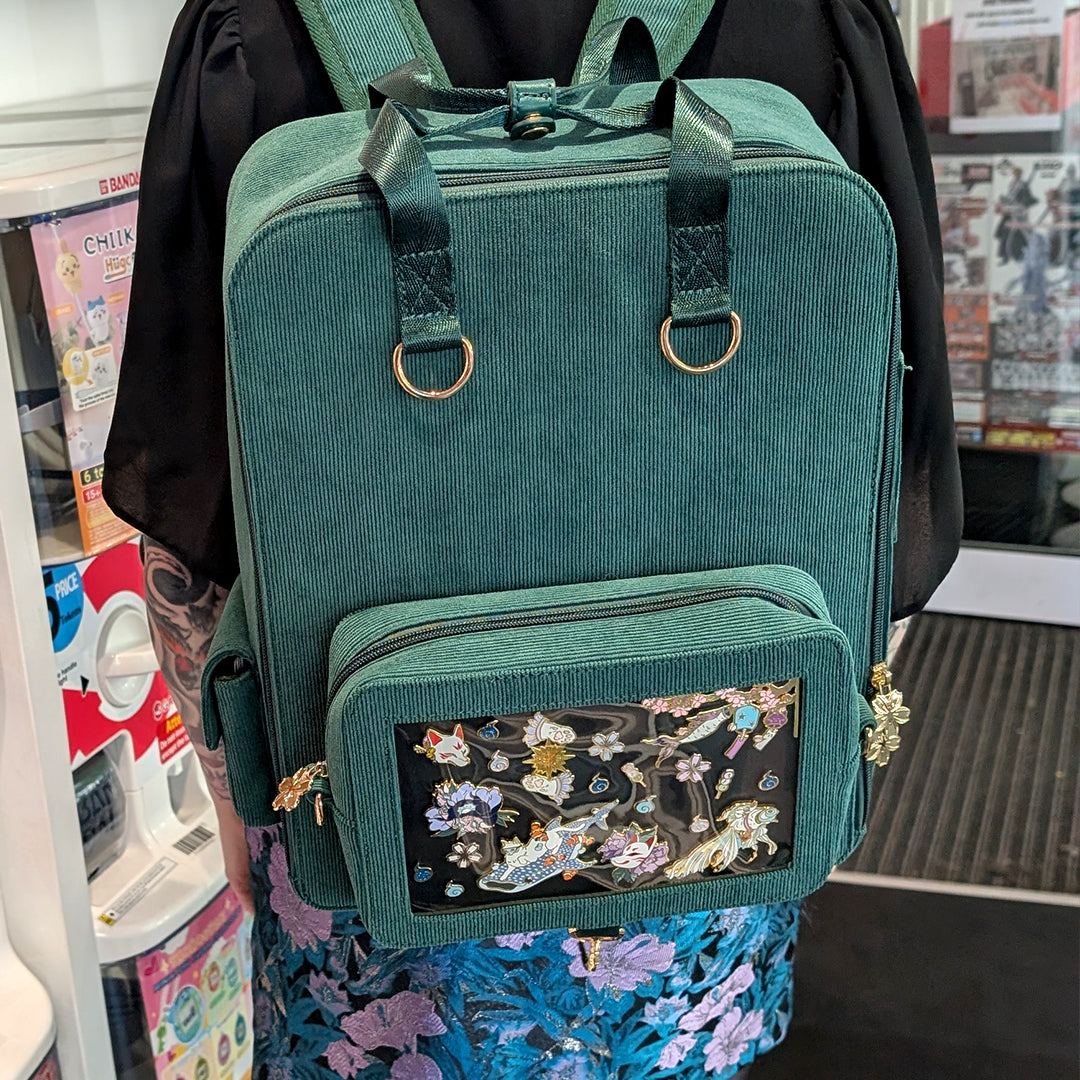 katzenjammerpins-ita-bag-rucksack-gr-n-silver-fronttasche image 3