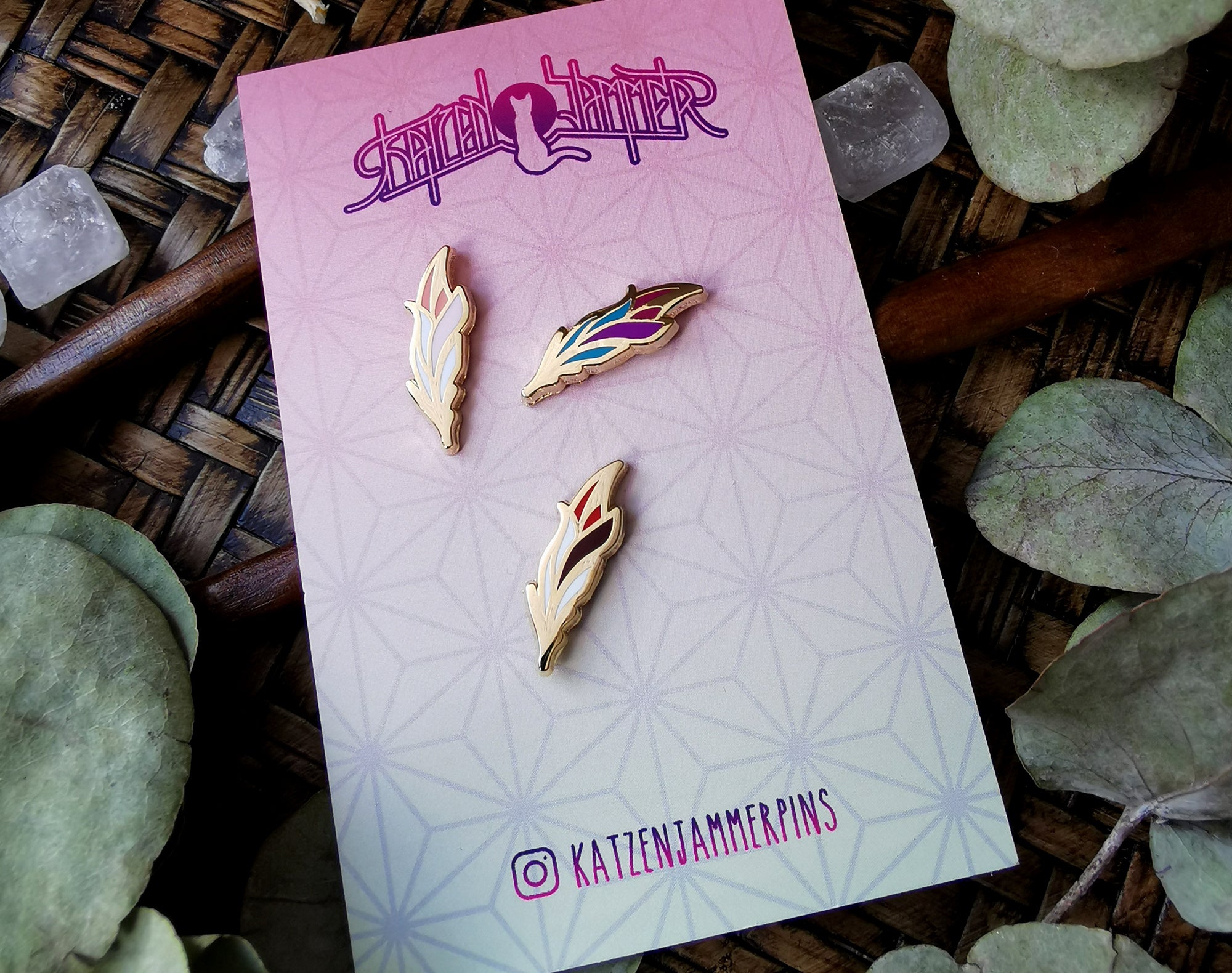 katzenjammerpins-feather-sinful-seven-mp241-12-minipin-rot image 1