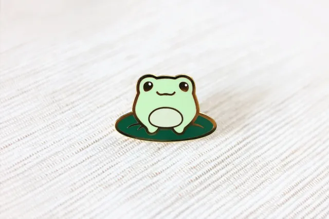 miamouz-enamel-pins-frog-on-lilypad-pin-gold-30-mm image 1