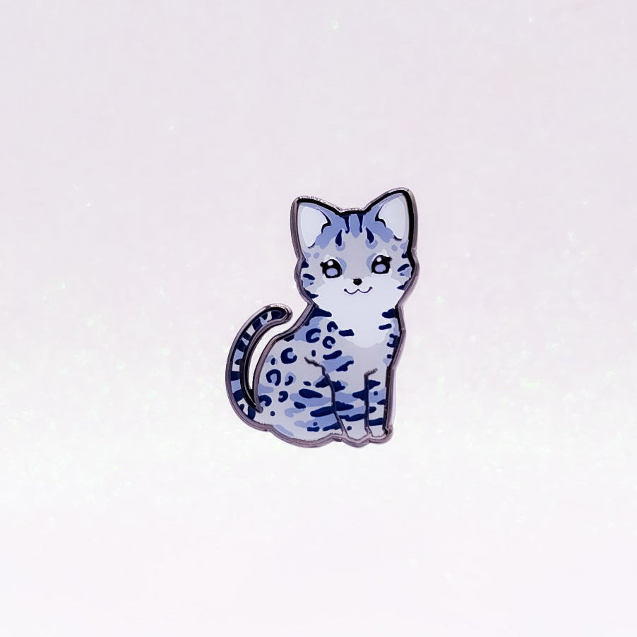 miamouz-bengal-cat-blue-emaille-pin-katze-blau-25x34mm image 1