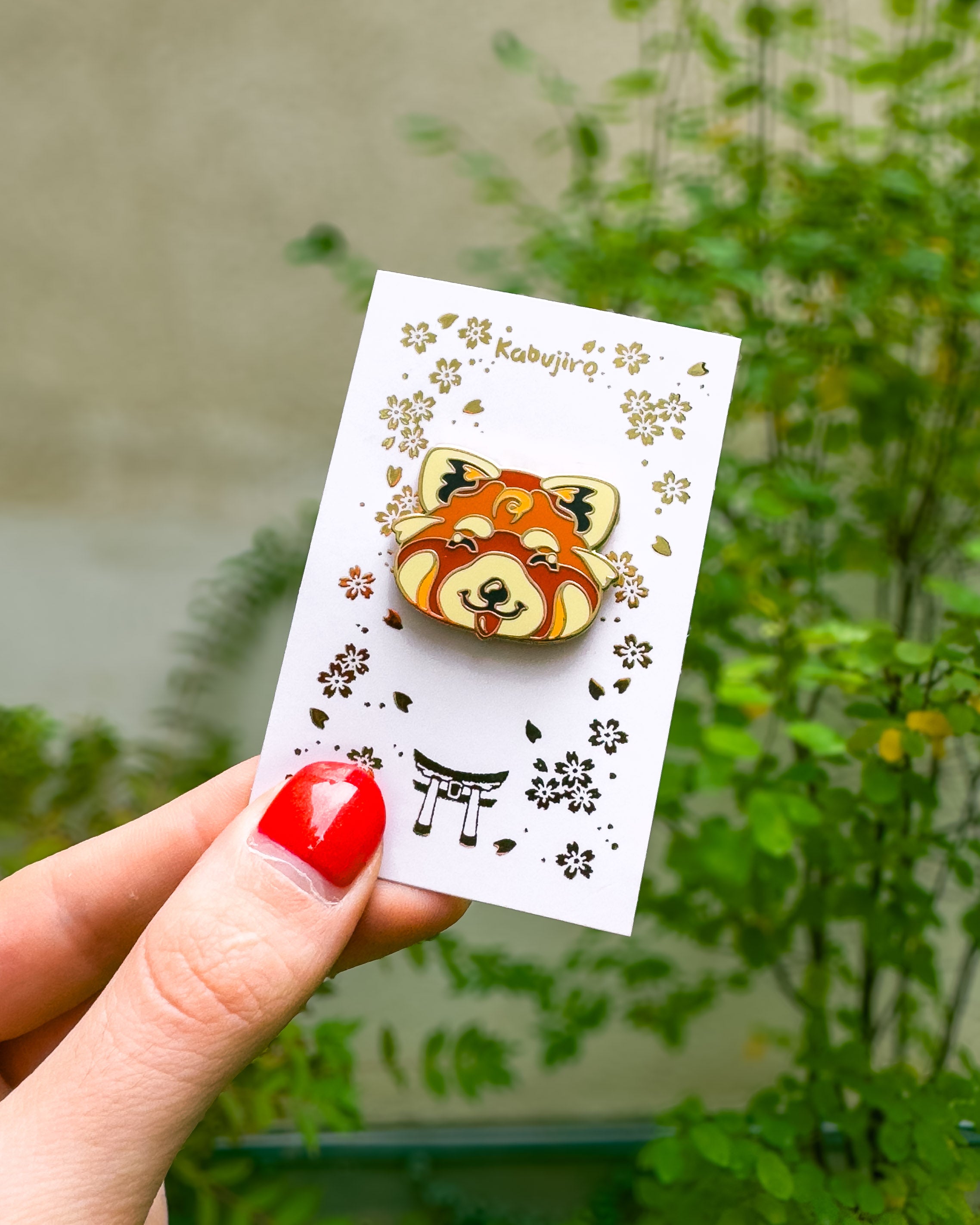 kabujiro-enamel-pins-red-panda-emaille-pin-gold-26mm image 4