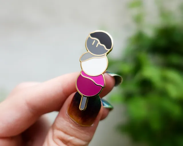kabujiro-enamel-pins-pride-dango-asexual-emaille-pin-gold image 1