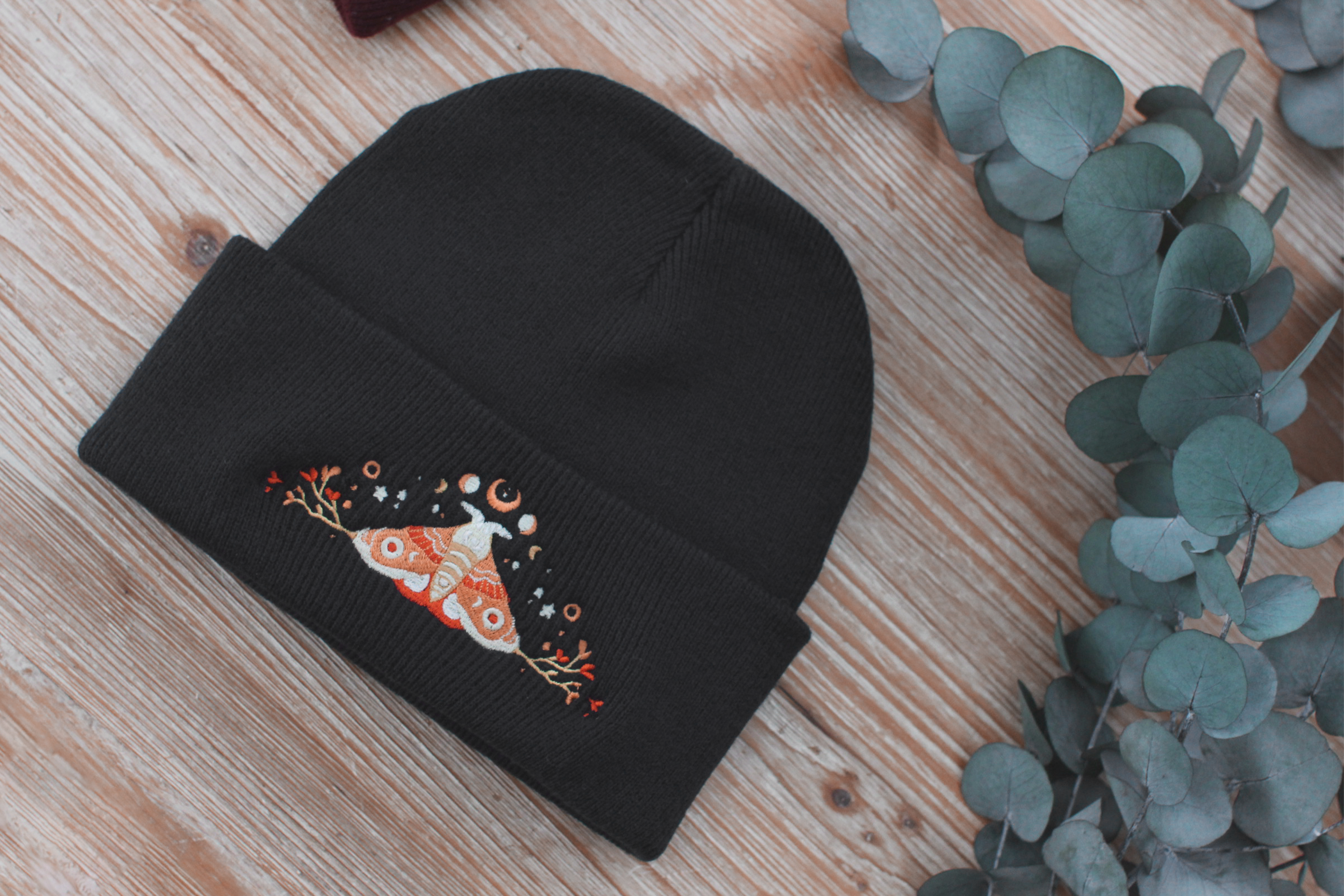 miamouz-beanies-moon-moth-beanie-schwarz-stickerei image 4