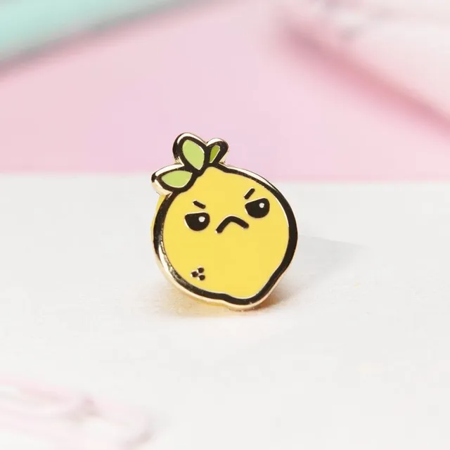 miamouz-bitter-lemon-mini-emaille-pin-zitrone-14x16 image 1
