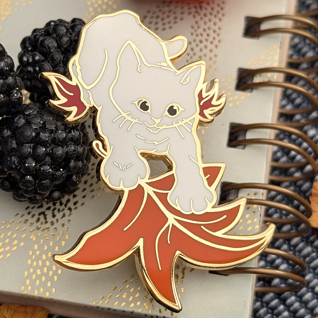 katzenjammerpins-kimchi-tortie-katze-emaille-pin-4-8cm-gold image 5