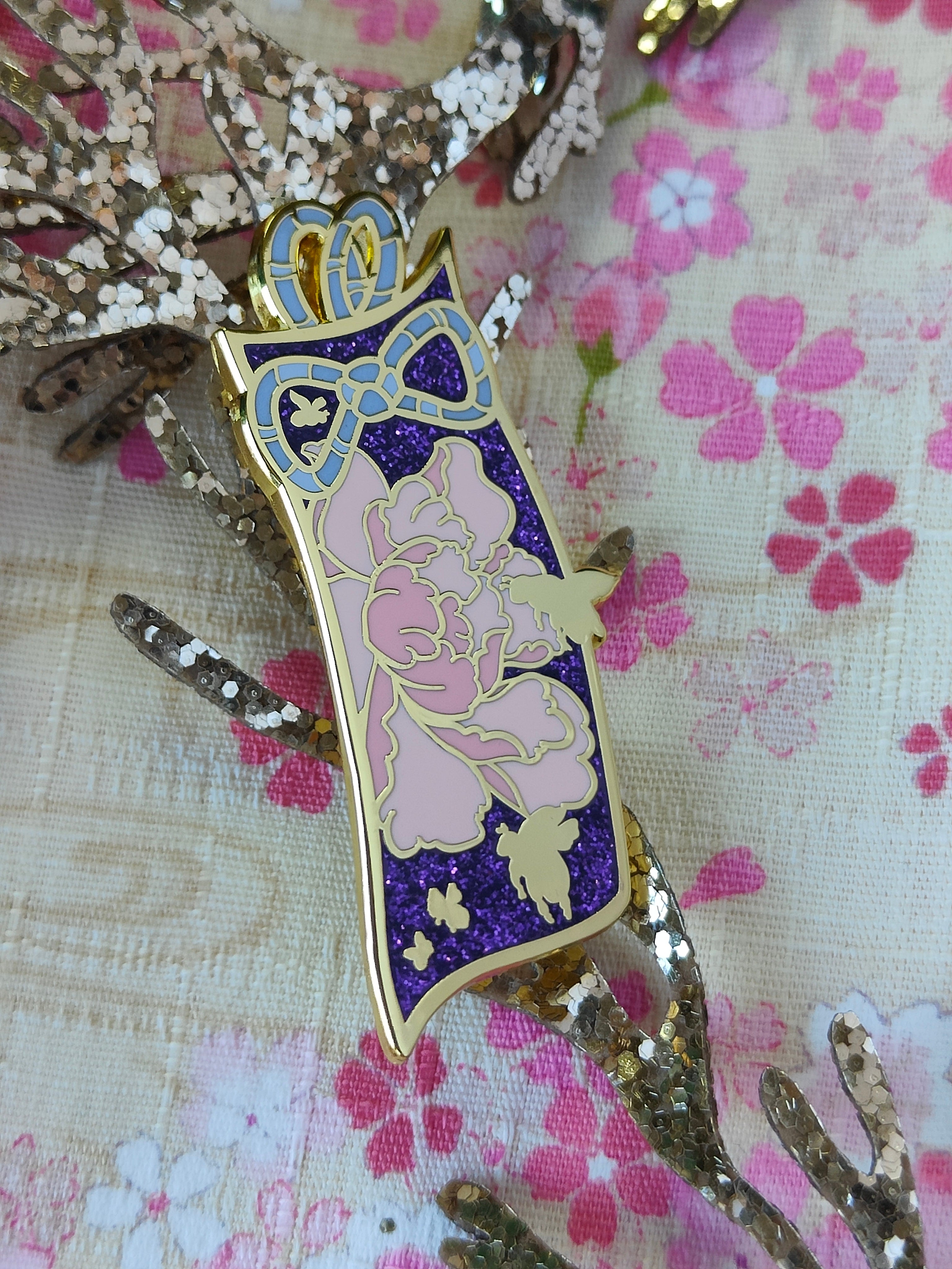 katzenjammerpins-bee-you-charm-bp241-18-pin-blau-glitzer image 1