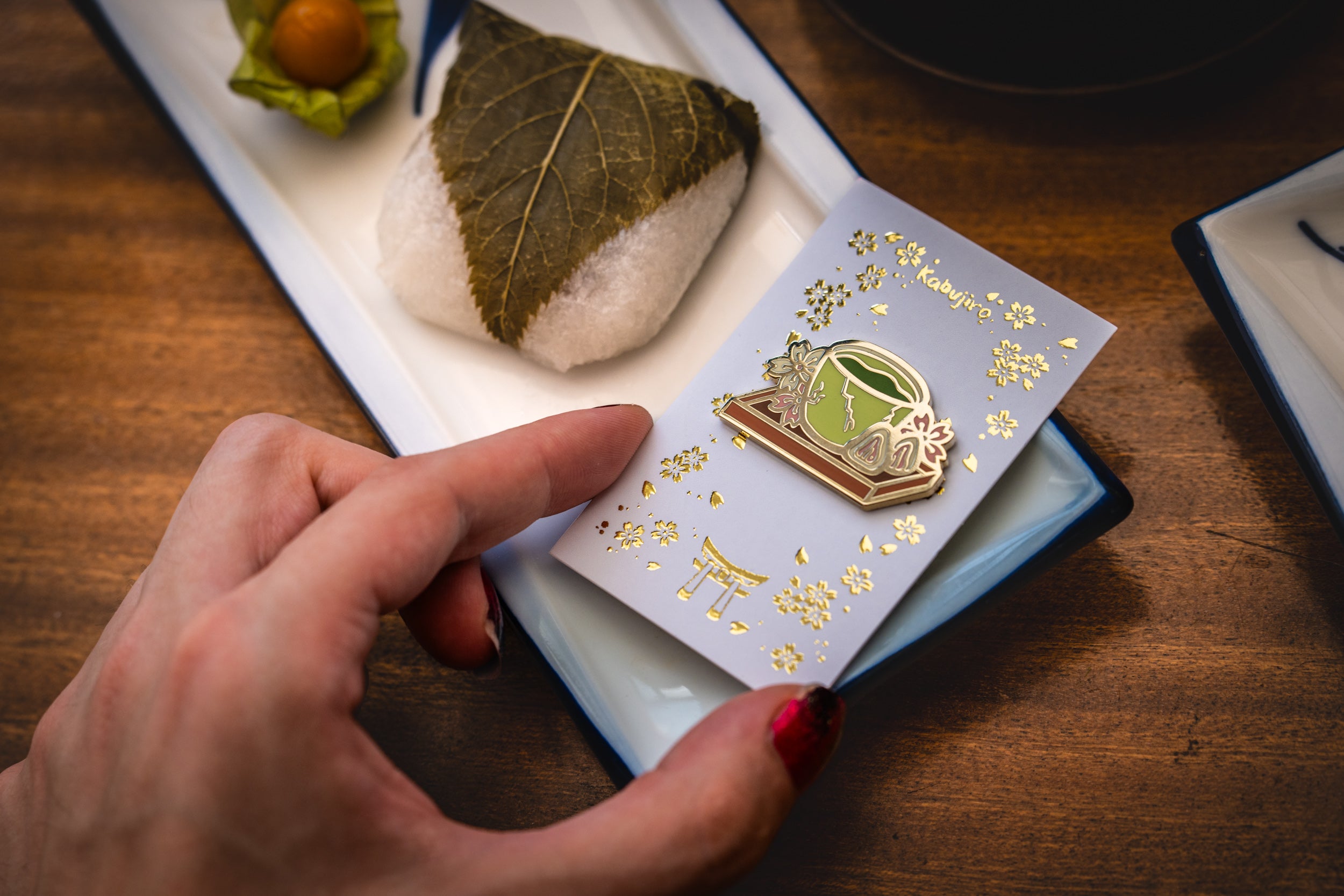 kabujiro-matcha-mystery-vol-1-emaille-pin-blind-bag-berraschung image 3